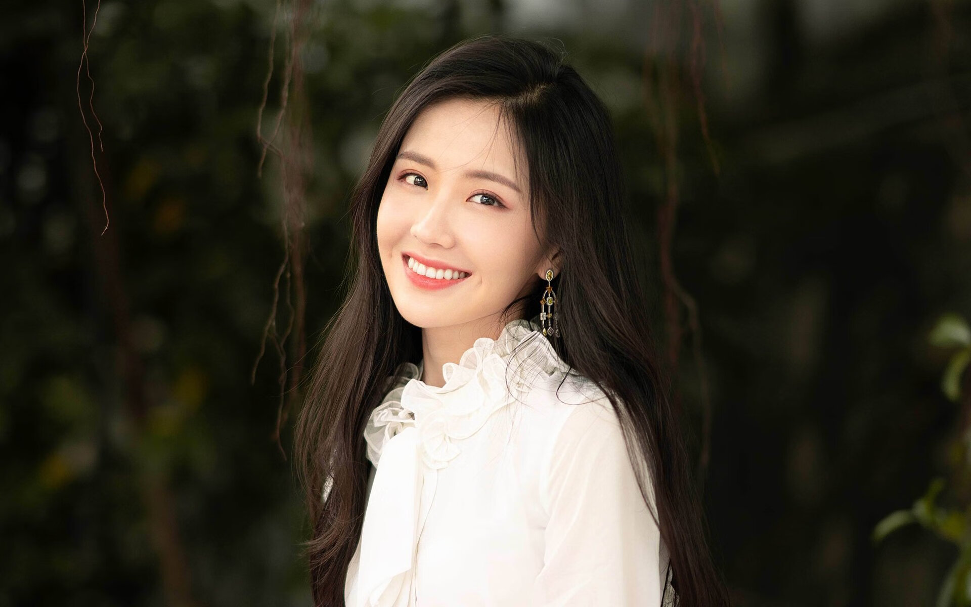 九游游戏中心-库里与老对手赛后热情拥抱引回忆杀，库里和谁一队